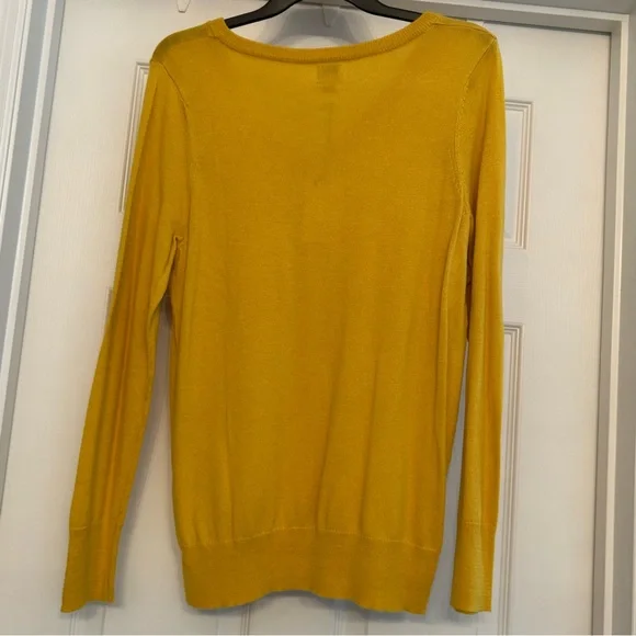 A New Day Mustard V-Neck Women’s Sweater Size M - Picture 5 of 5